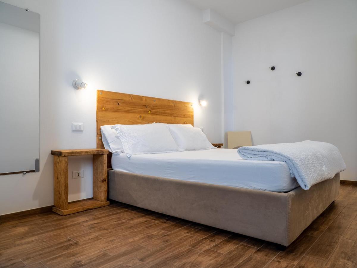Oasi Da Vinci Aparthotel Tignale Bagian luar foto