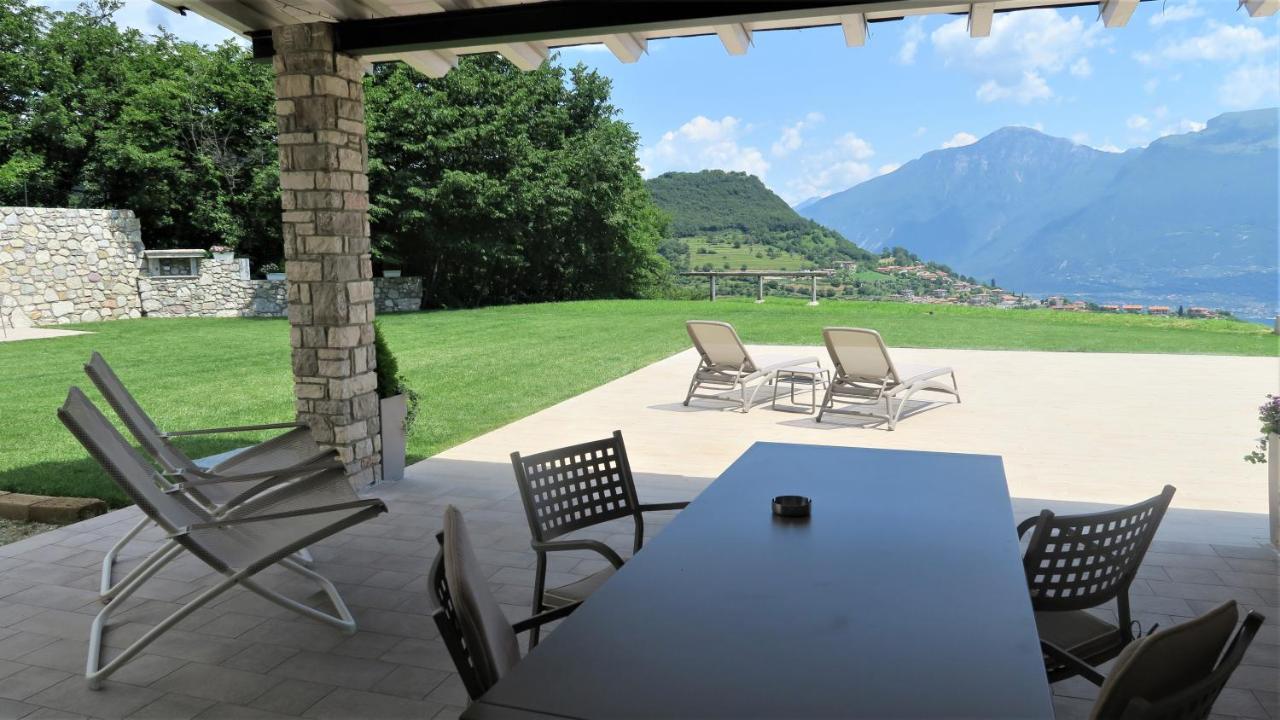 Oasi Da Vinci Aparthotel Tignale Bagian luar foto