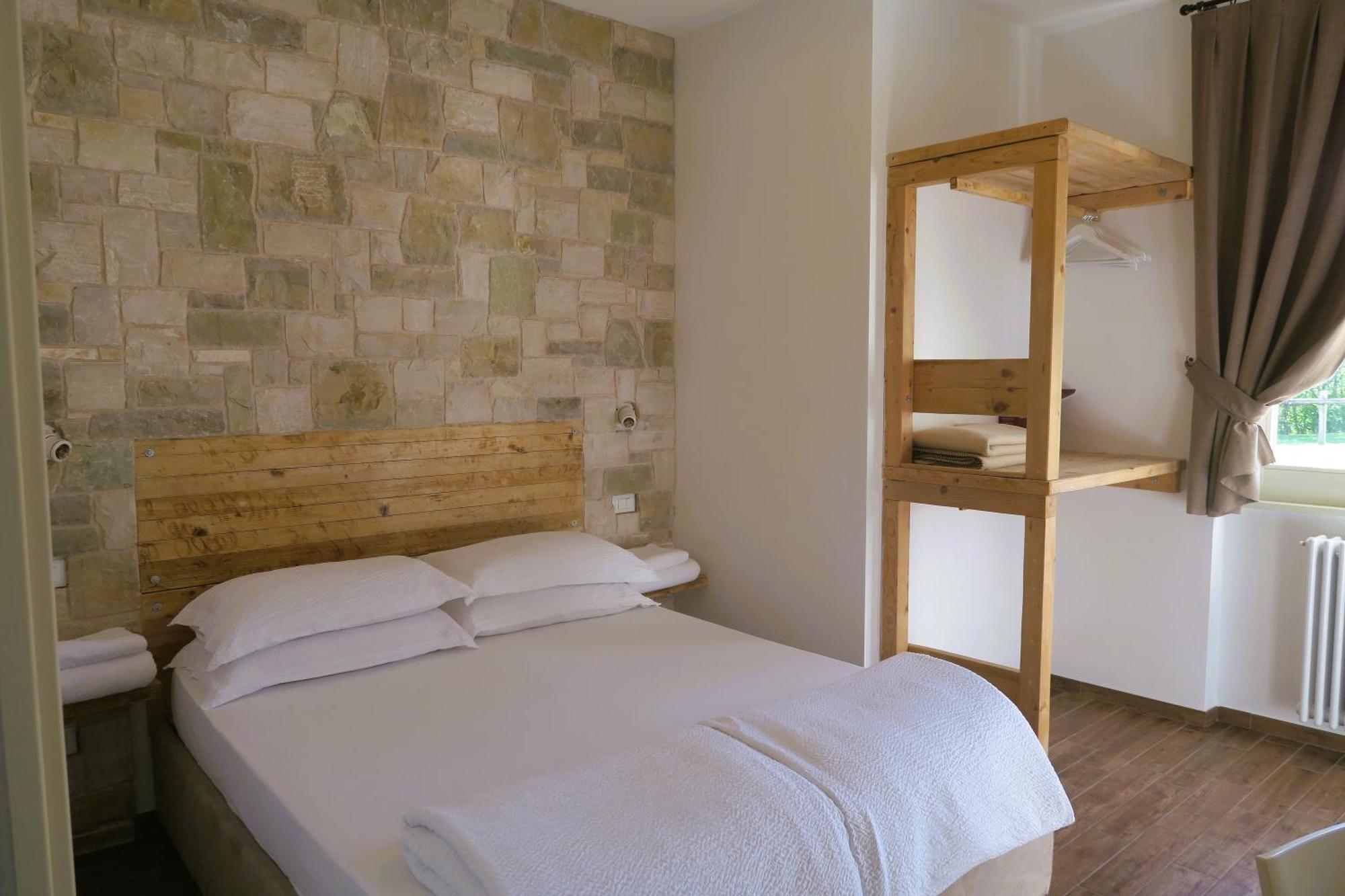 Oasi Da Vinci Aparthotel Tignale Bagian luar foto
