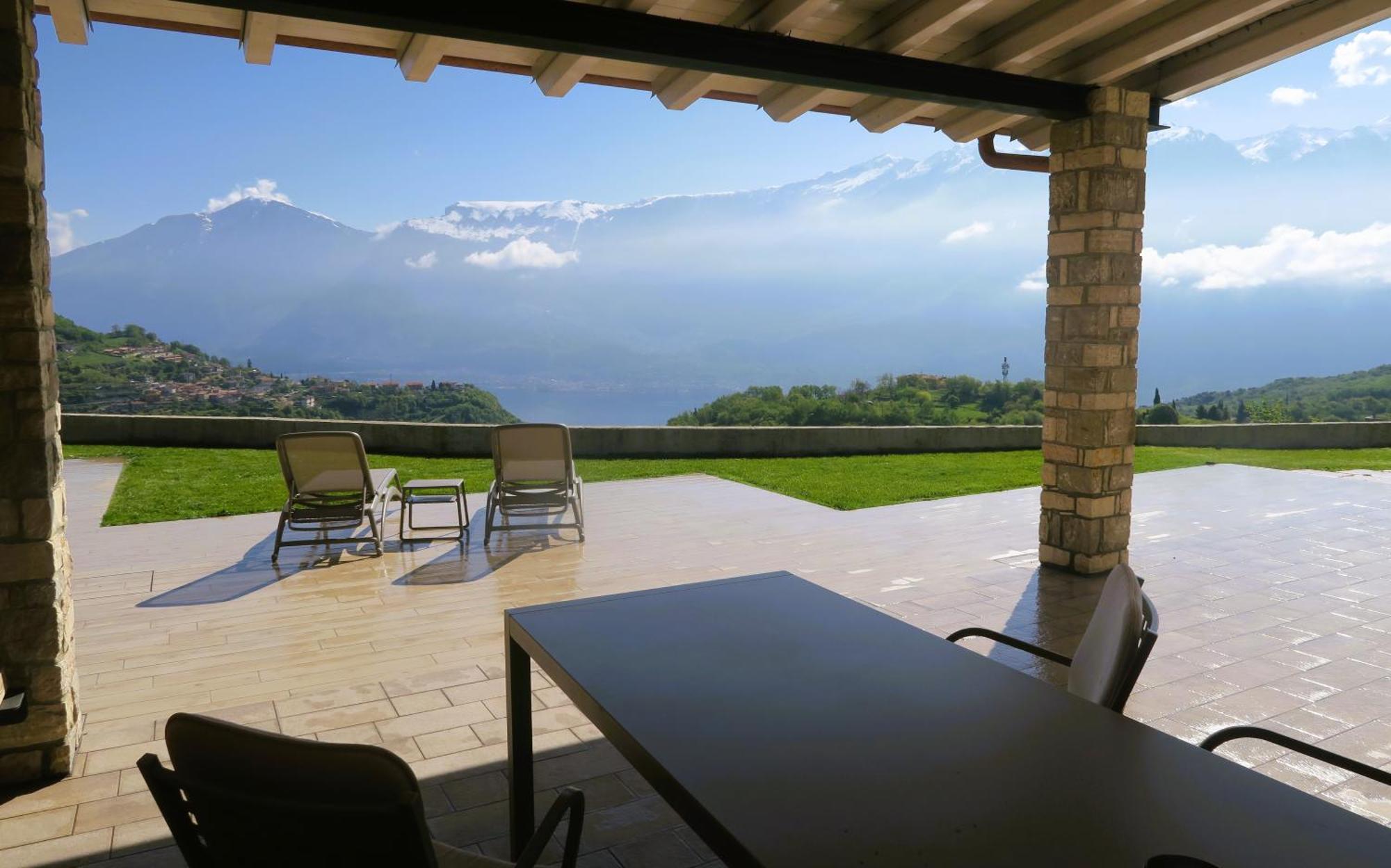 Oasi Da Vinci Aparthotel Tignale Bagian luar foto