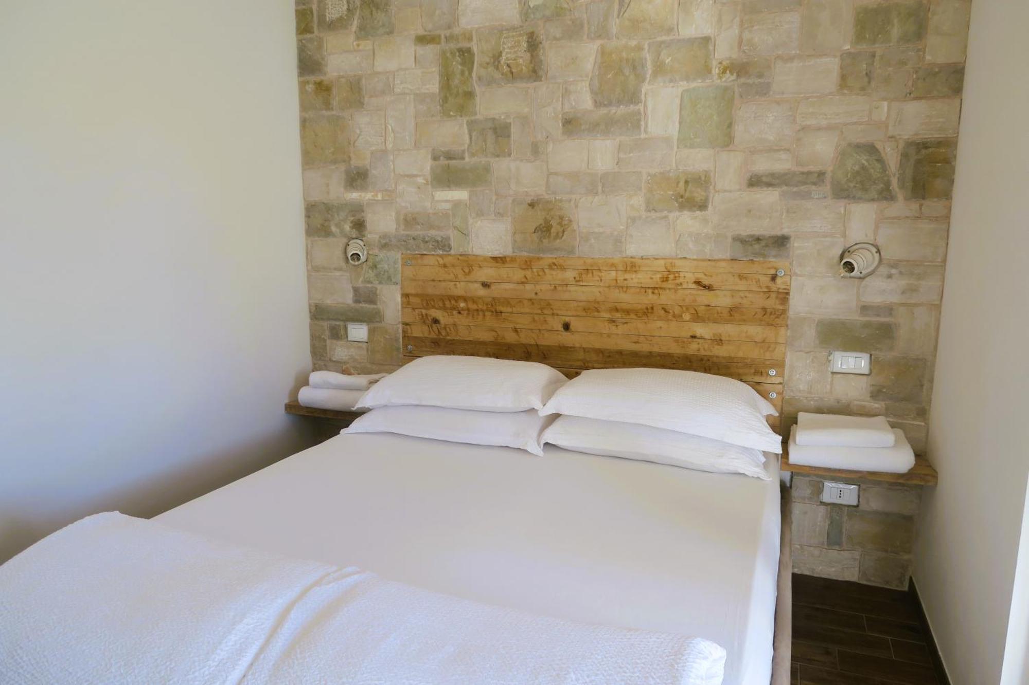 Oasi Da Vinci Aparthotel Tignale Bagian luar foto