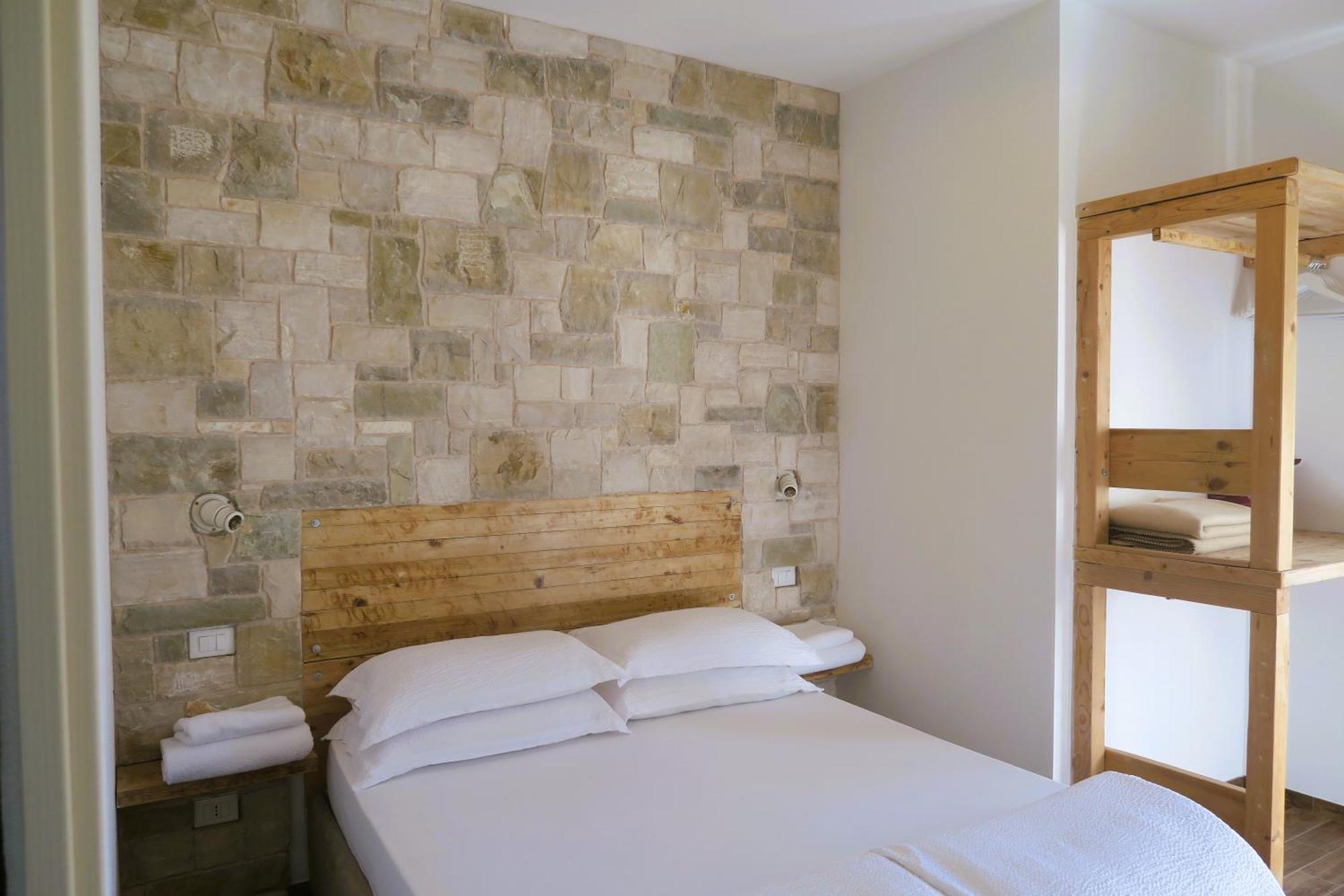 Oasi Da Vinci Aparthotel Tignale Bagian luar foto