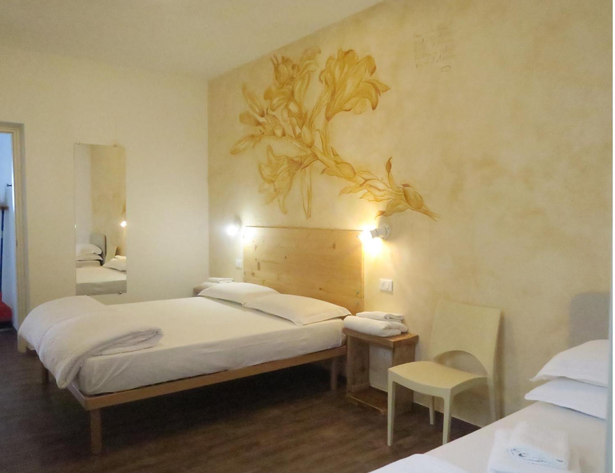 Oasi Da Vinci Aparthotel Tignale Bagian luar foto