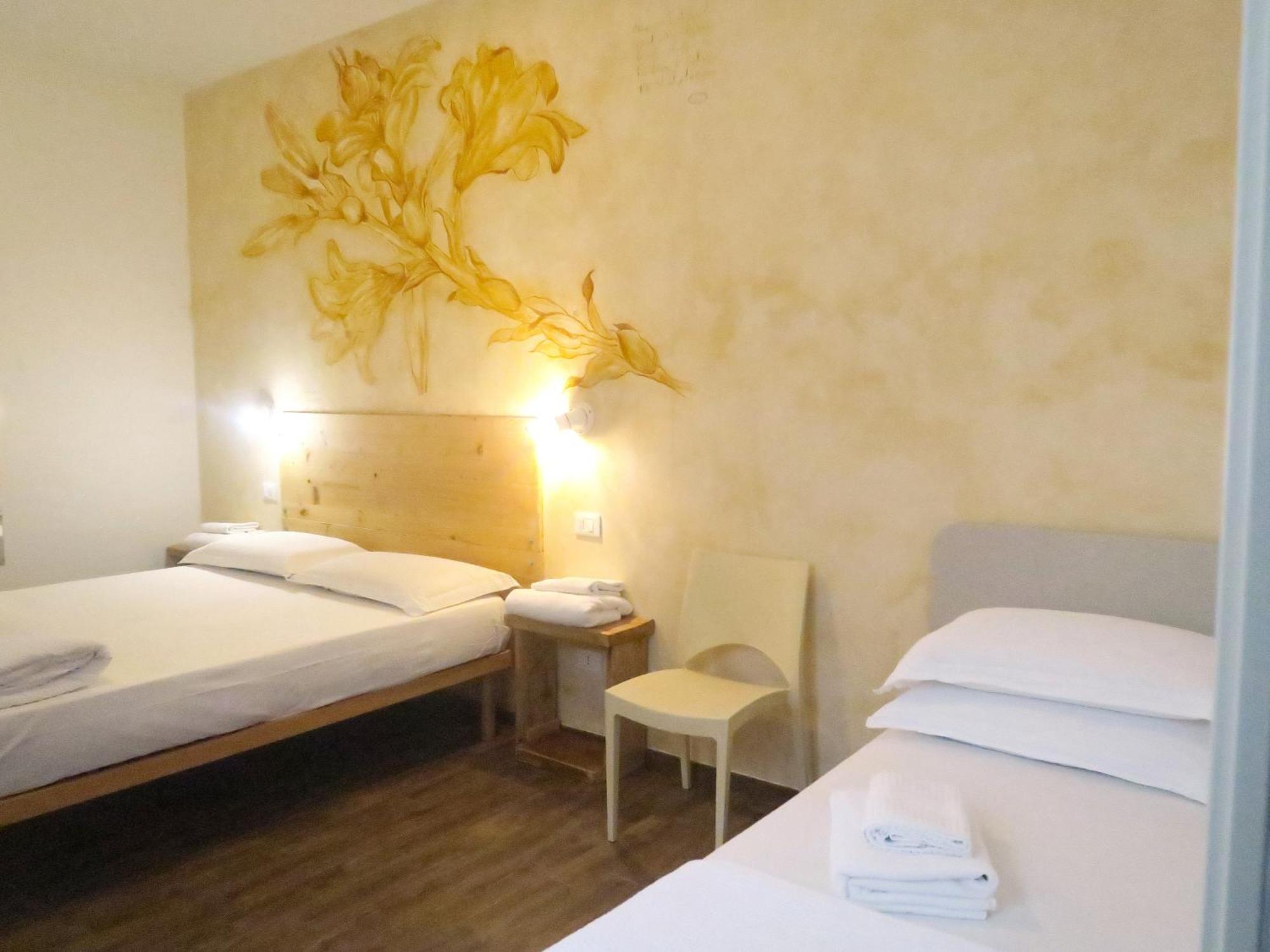 Oasi Da Vinci Aparthotel Tignale Bagian luar foto