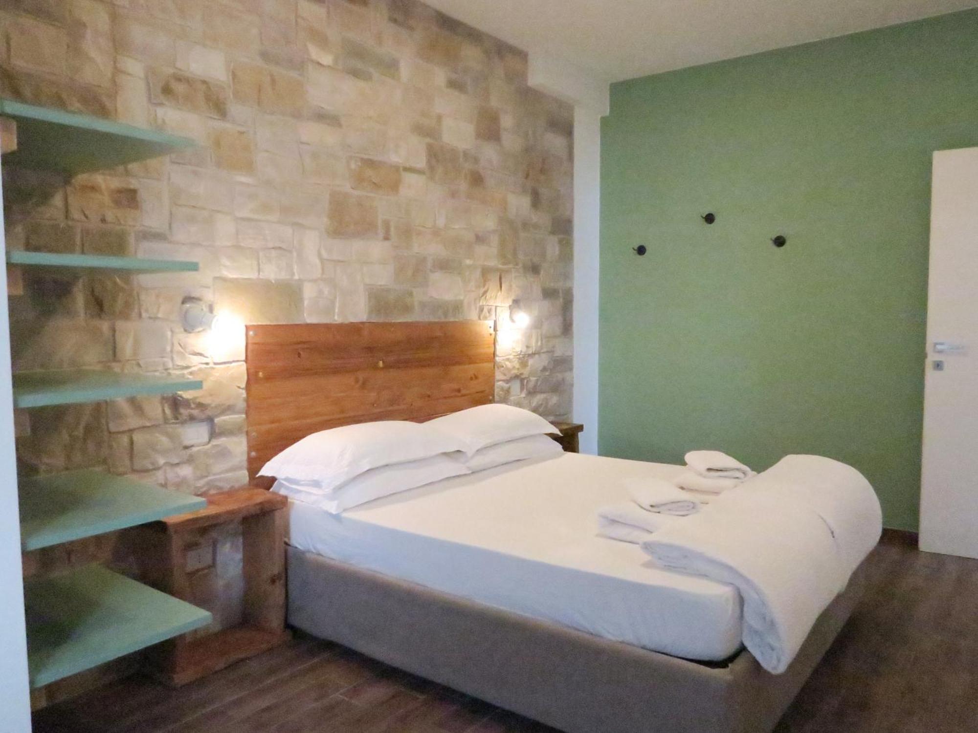 Oasi Da Vinci Aparthotel Tignale Bagian luar foto