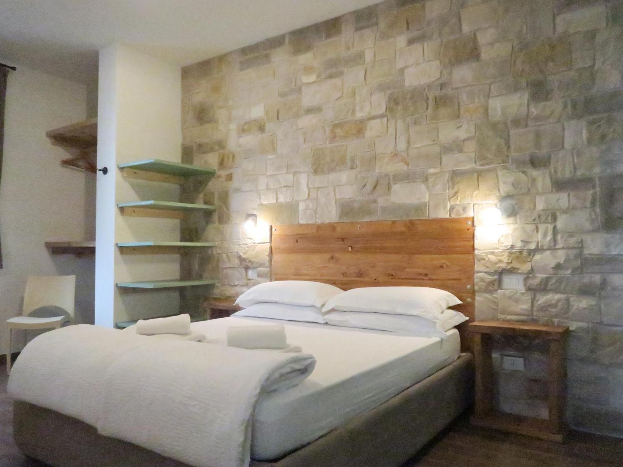 Oasi Da Vinci Aparthotel Tignale Bagian luar foto