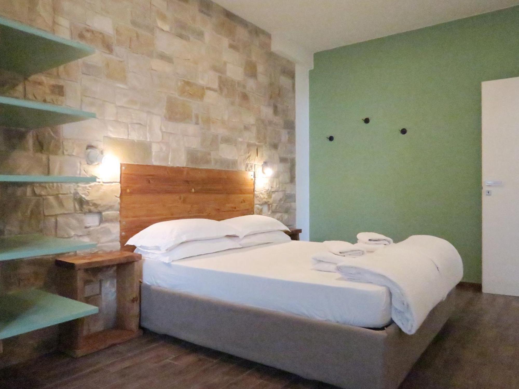 Oasi Da Vinci Aparthotel Tignale Bagian luar foto