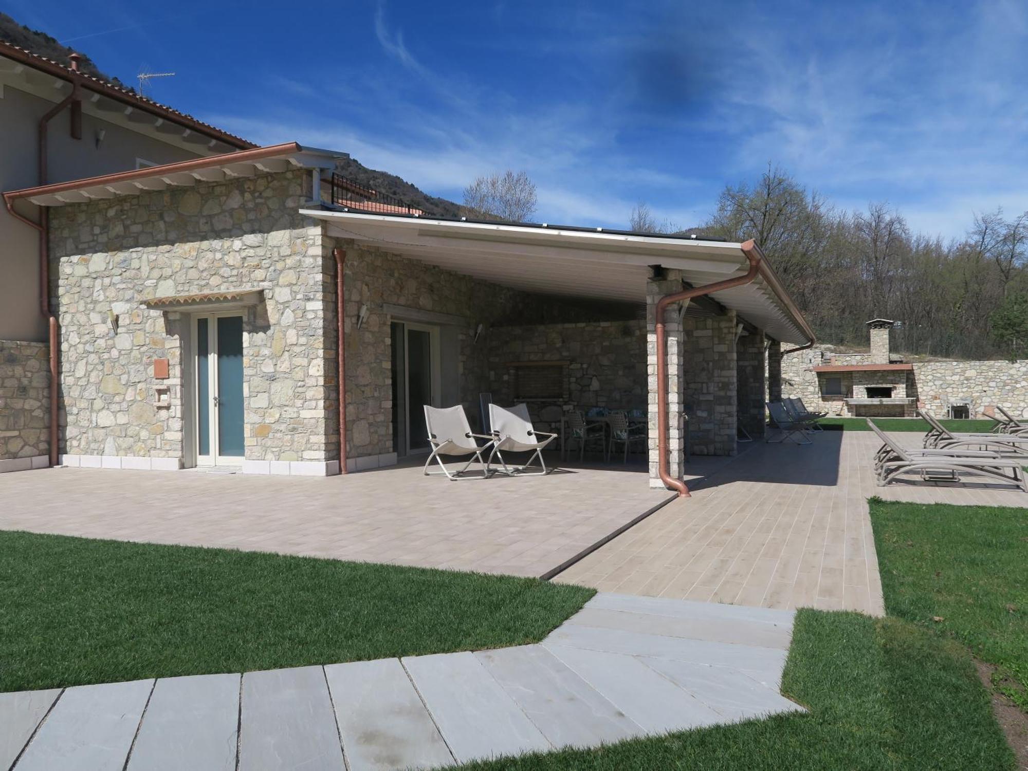 Oasi Da Vinci Aparthotel Tignale Bagian luar foto